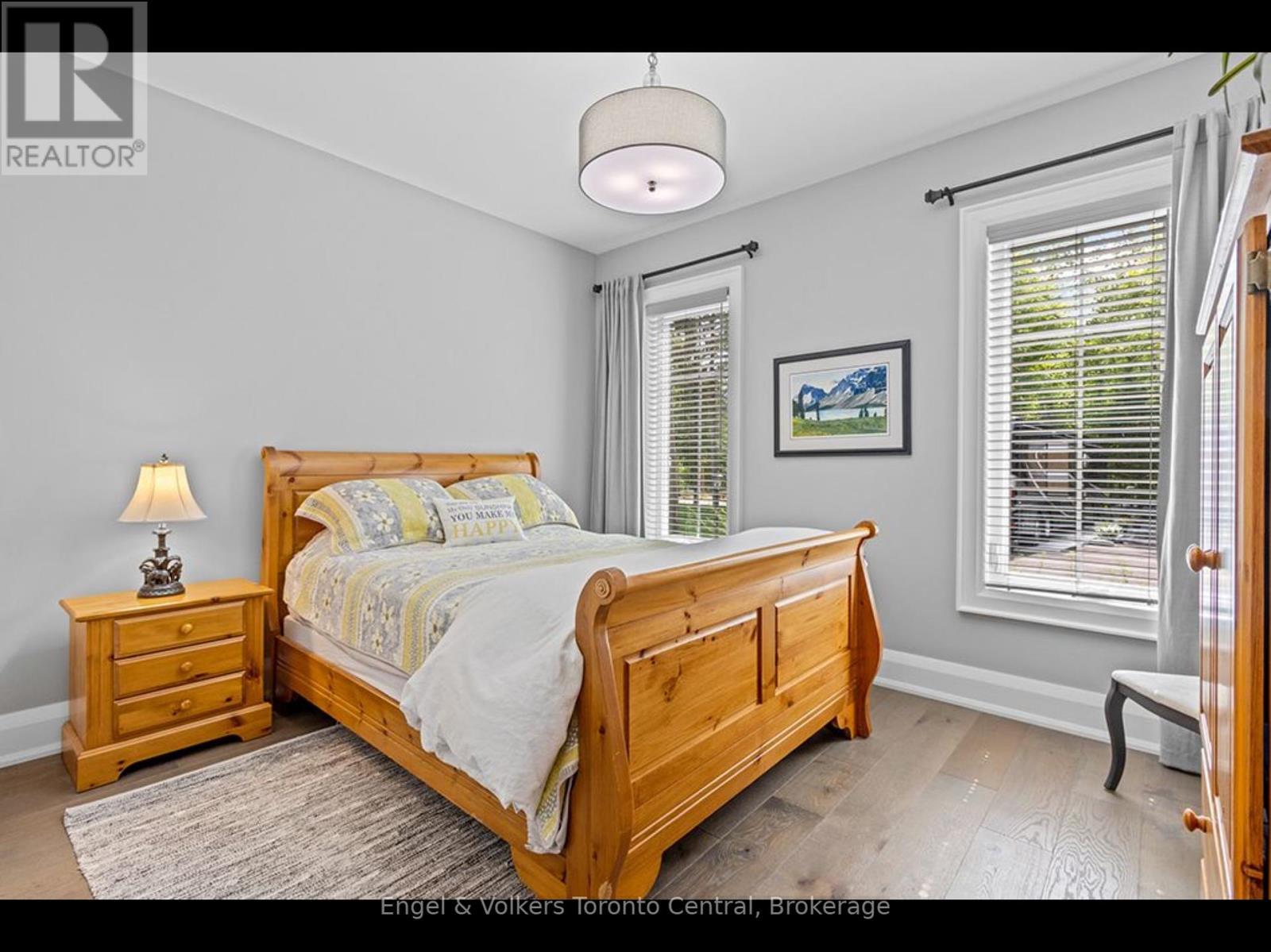 81 Spruce Street, Tiny, ON - Indoor Photo Showing Bedroom