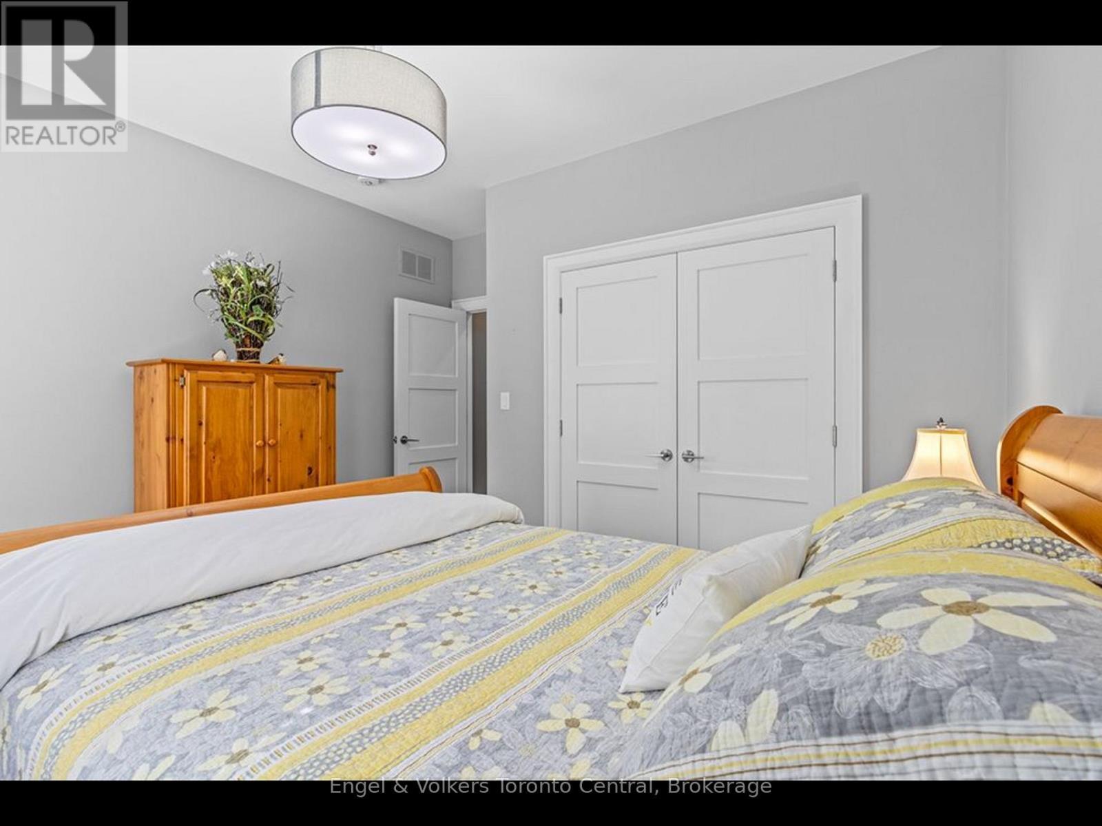 81 Spruce Street, Tiny, ON - Indoor Photo Showing Bedroom