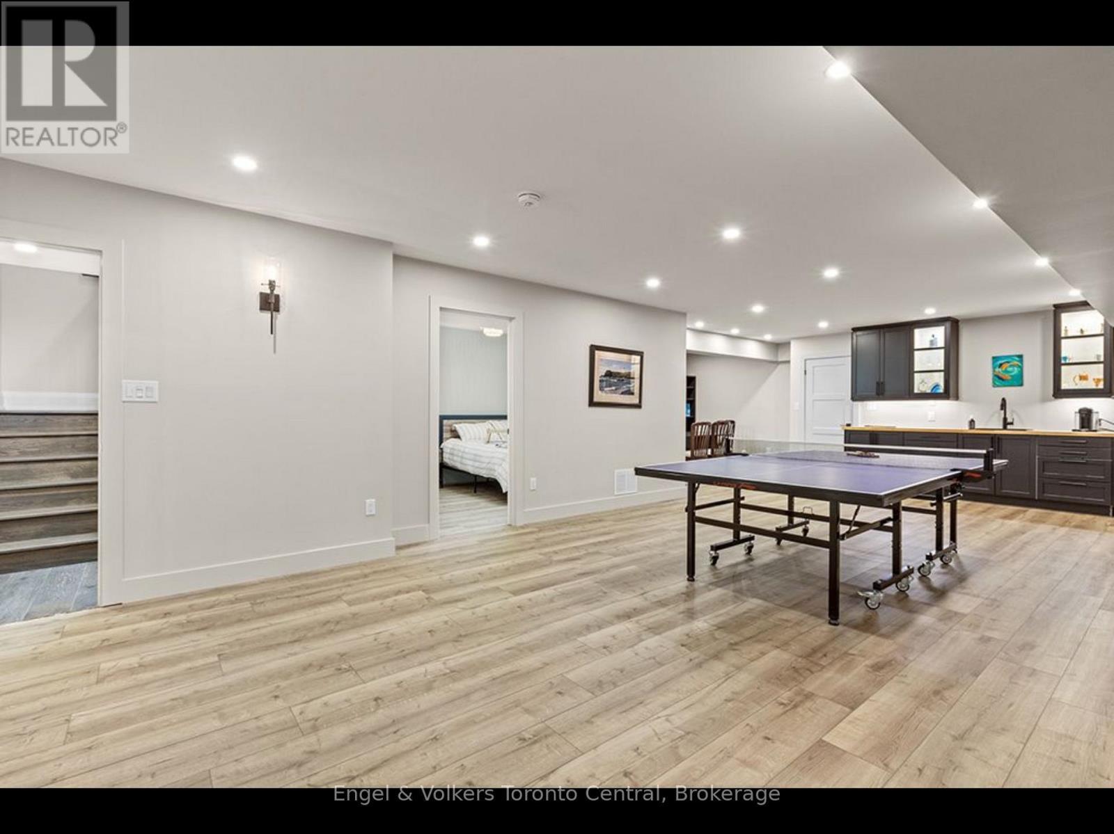 81 Spruce Street, Tiny, ON - Indoor Photo Showing Other Room