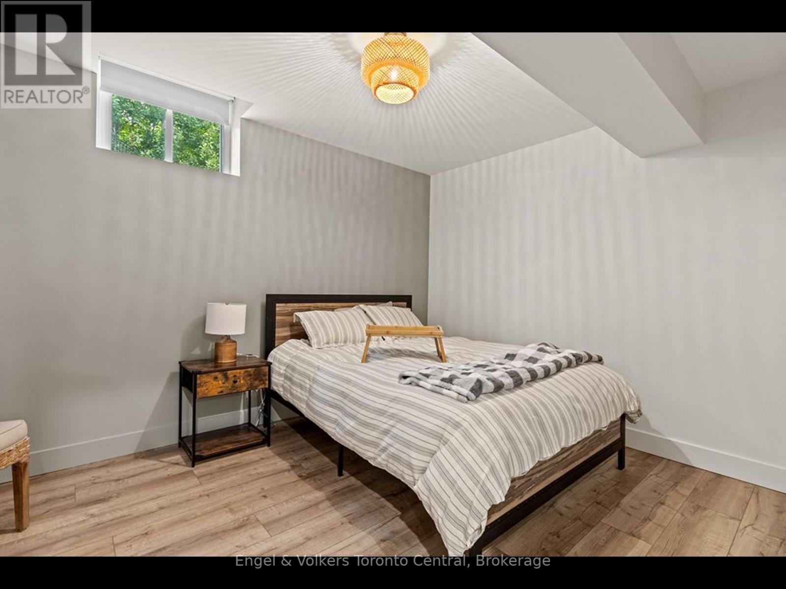 81 Spruce Street, Tiny, ON - Indoor Photo Showing Bedroom