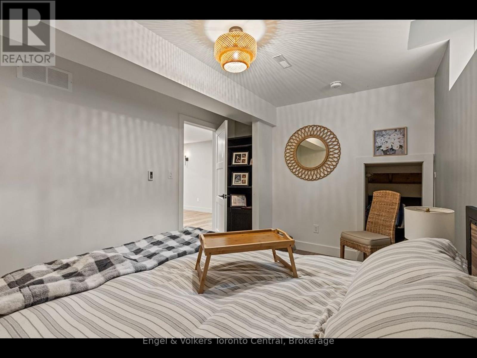 81 Spruce Street, Tiny, ON - Indoor Photo Showing Bedroom