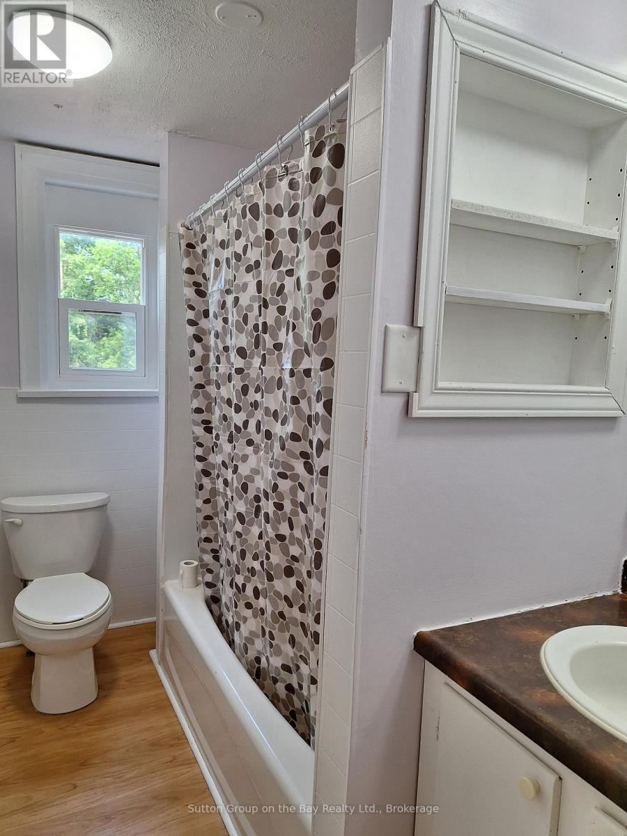 215 Cedar Street, Clearview (Stayner), ON - Indoor Photo Showing Bathroom