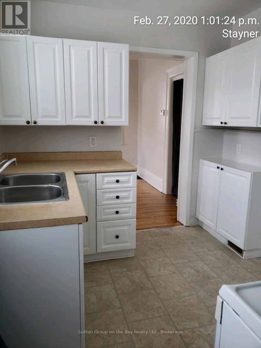 215 Cedar Street, Clearview (Stayner), ON - Indoor Photo Showing Kitchen With Double Sink
