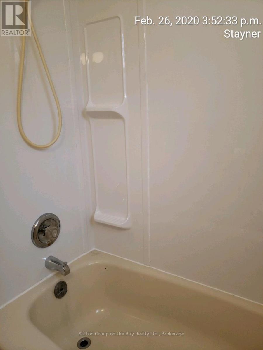215 Cedar Street, Clearview (Stayner), ON - Indoor Photo Showing Bathroom