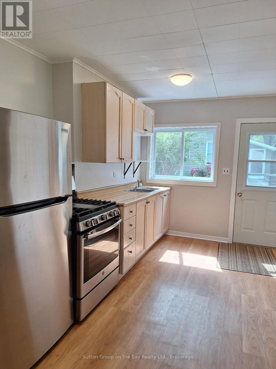 215 Cedar Street, Clearview (Stayner), ON - Indoor Photo Showing Kitchen