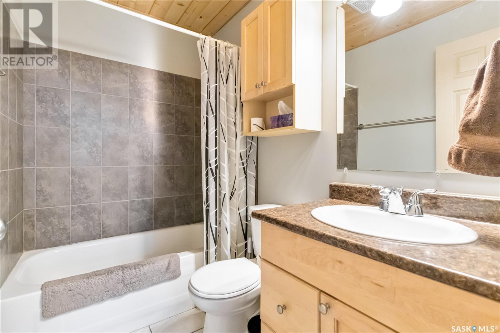 71 150 Okema Beach Road, Lakeland Rm No. 521, SK - Indoor Photo Showing Bathroom