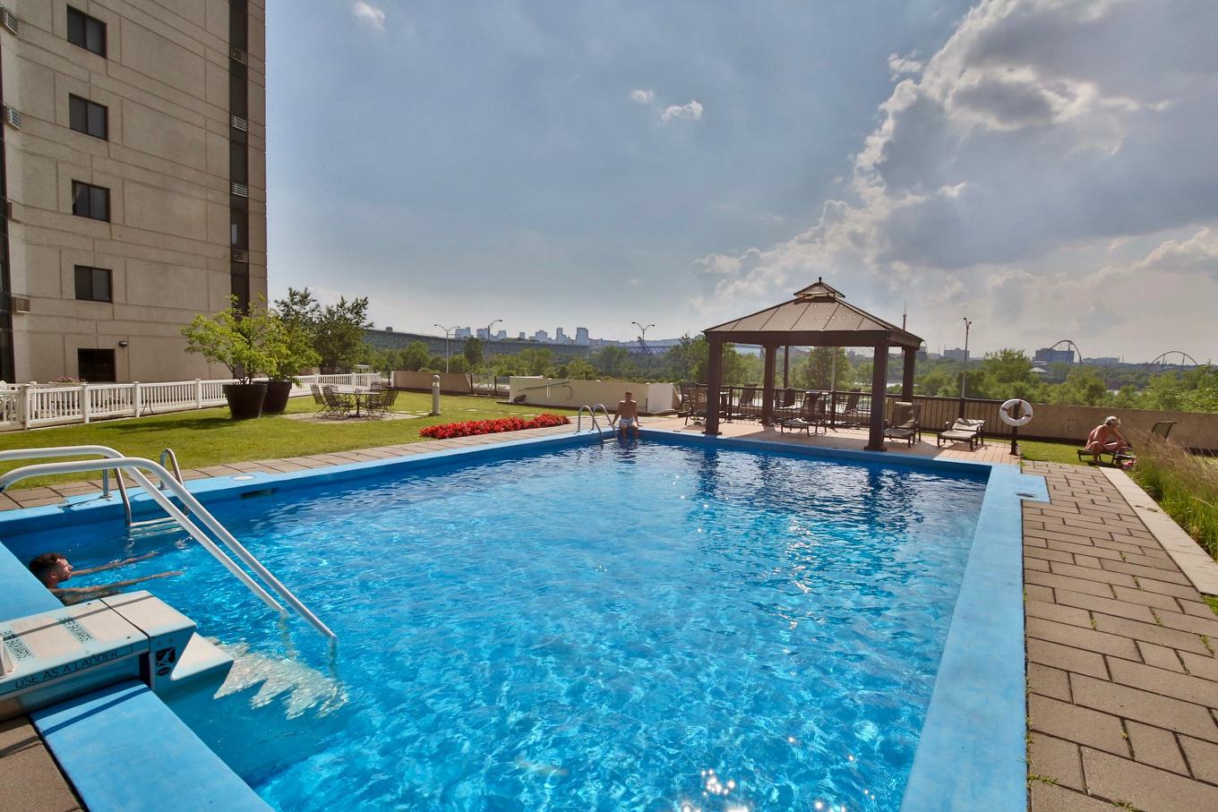 Pool - T301-51 Place Charles-Le Moyne, Longueuil (Le Vieux-Longueuil), QC - Outdoor With In Ground Pool With Backyard