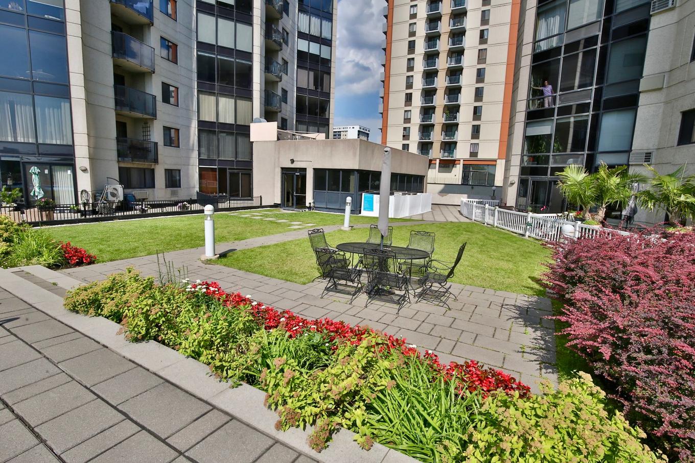 Back facade - T301-51 Place Charles-Le Moyne, Longueuil (Le Vieux-Longueuil), QC - Outdoor