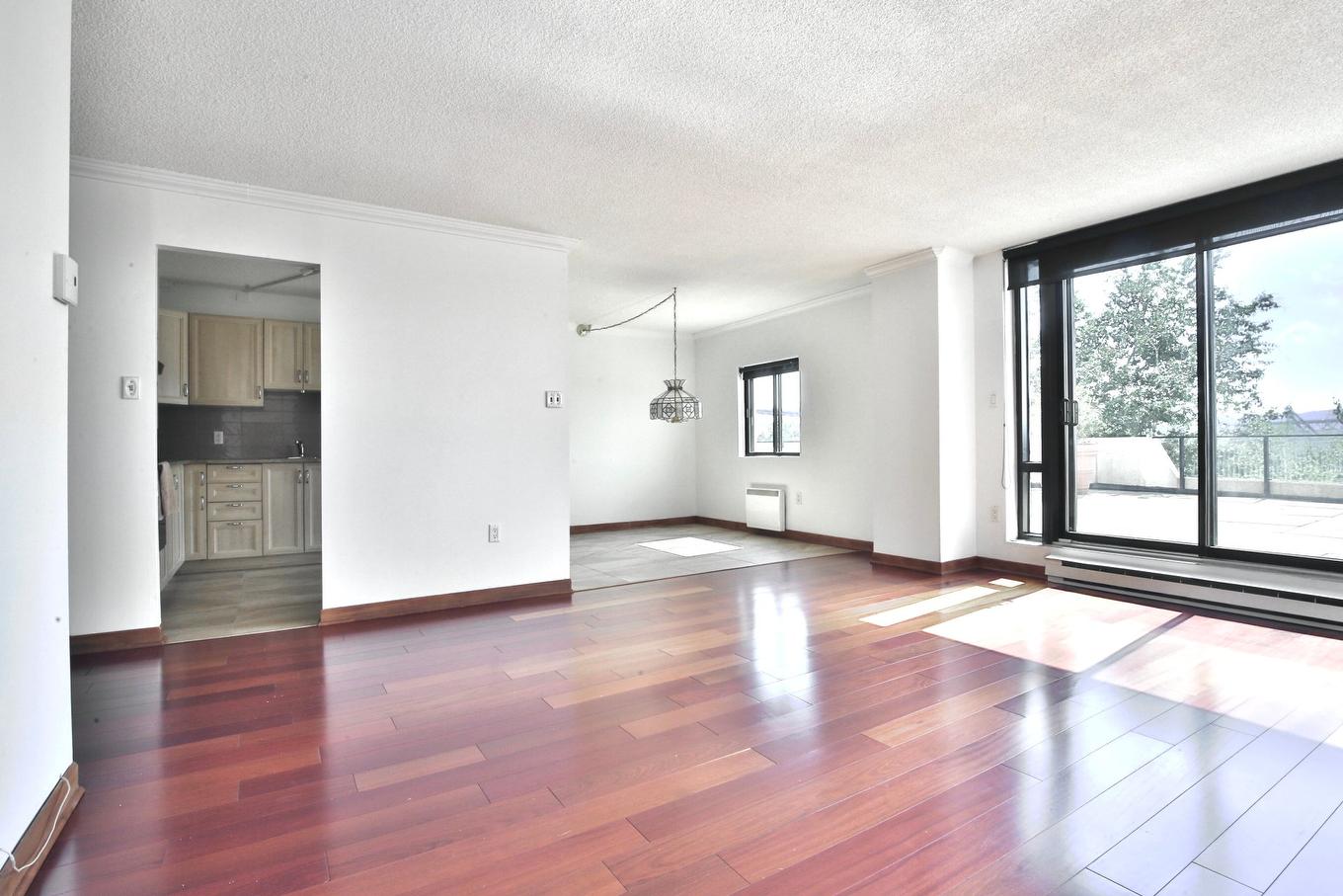 Overall view - T301-51 Place Charles-Le Moyne, Longueuil (Le Vieux-Longueuil), QC - Indoor Photo Showing Other Room