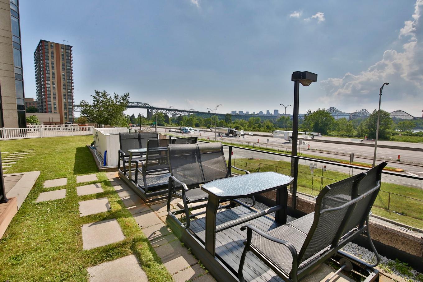 Exterior - T301-51 Place Charles-Le Moyne, Longueuil (Le Vieux-Longueuil), QC - Outdoor With View