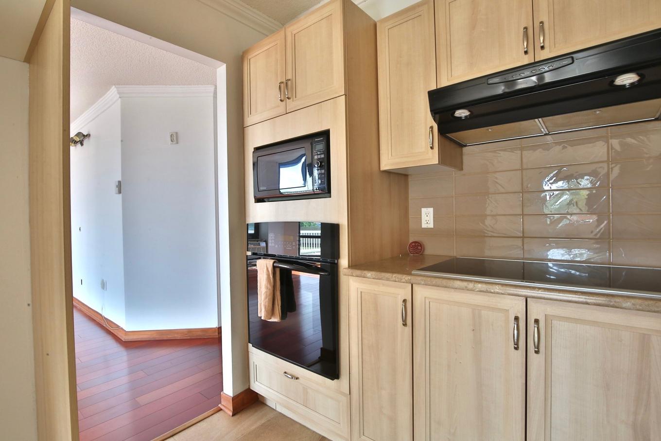 Kitchen - T301-51 Place Charles-Le Moyne, Longueuil (Le Vieux-Longueuil), QC - Indoor Photo Showing Kitchen