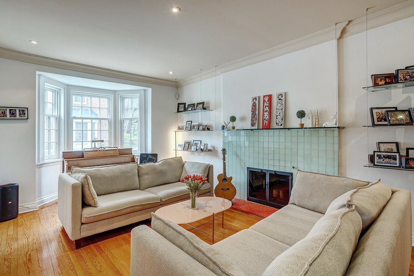 Living room - 4058 Ch. Gage, Montréal (Ville-Marie), QC - Indoor Photo Showing Living Room With Fireplace