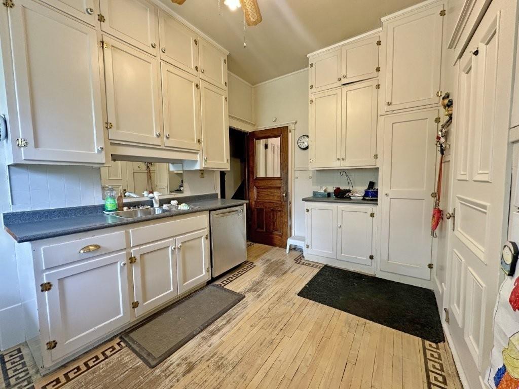 43 Summit Ave, Thunder Bay, ON - Indoor Photo Showing Kitchen With Double Sink