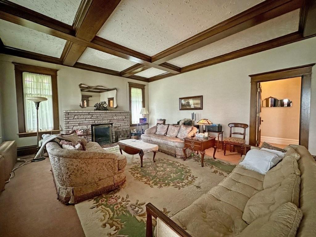 43 Summit Ave, Thunder Bay, ON - Indoor Photo Showing Living Room With Fireplace