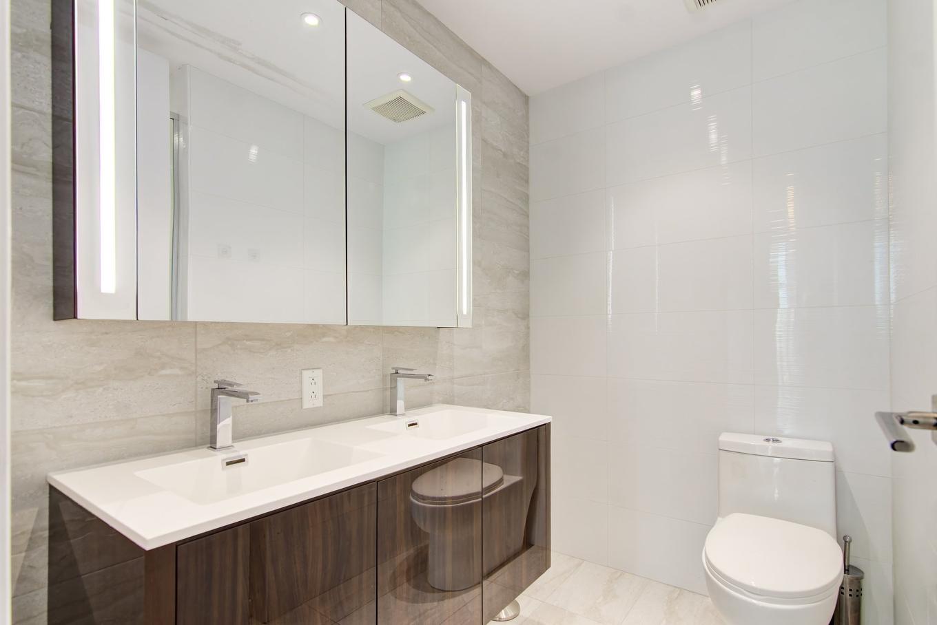 Ensuite bathroom - 2405-1188 Av. Union, Montréal (Ville-Marie), QC - Indoor Photo Showing Bathroom