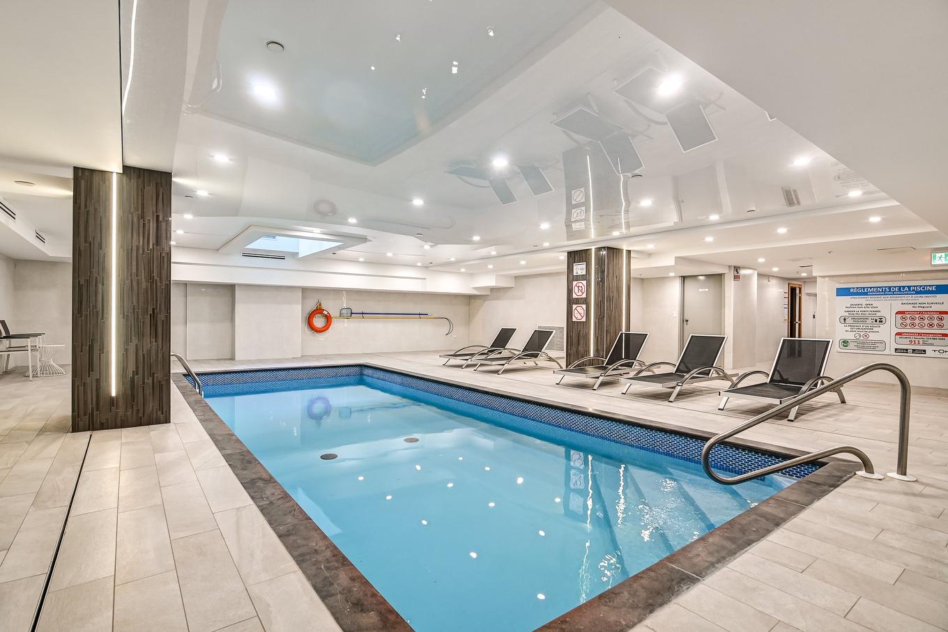 Pool - 2405-1188 Av. Union, Montréal (Ville-Marie), QC - Indoor Photo Showing Other Room With In Ground Pool