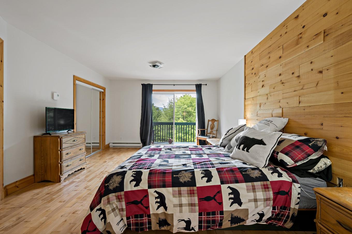 Primary bedroom - 412 Ch. Du Lac-Mercier, Mont-Tremblant, QC - Indoor Photo Showing Bedroom