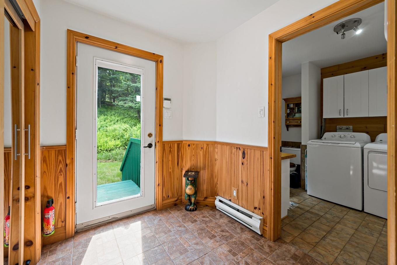 Hall - 412 Ch. Du Lac-Mercier, Mont-Tremblant, QC - Indoor Photo Showing Laundry Room