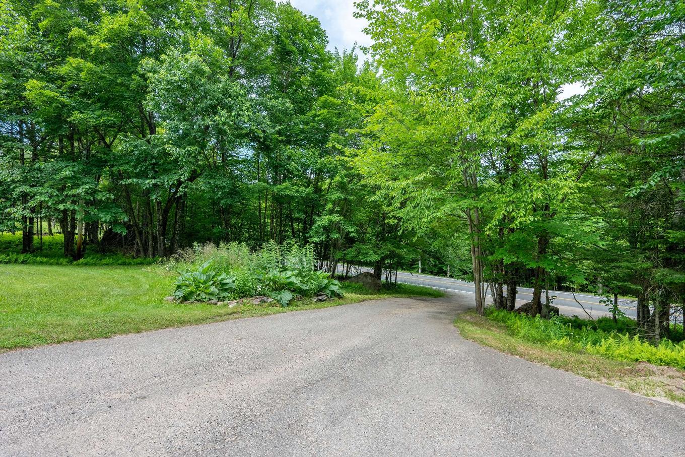 Street - 412 Ch. Du Lac-Mercier, Mont-Tremblant, QC - Outdoor