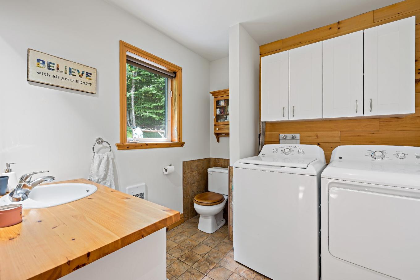 Powder room - 412 Ch. Du Lac-Mercier, Mont-Tremblant, QC - Indoor Photo Showing Laundry Room
