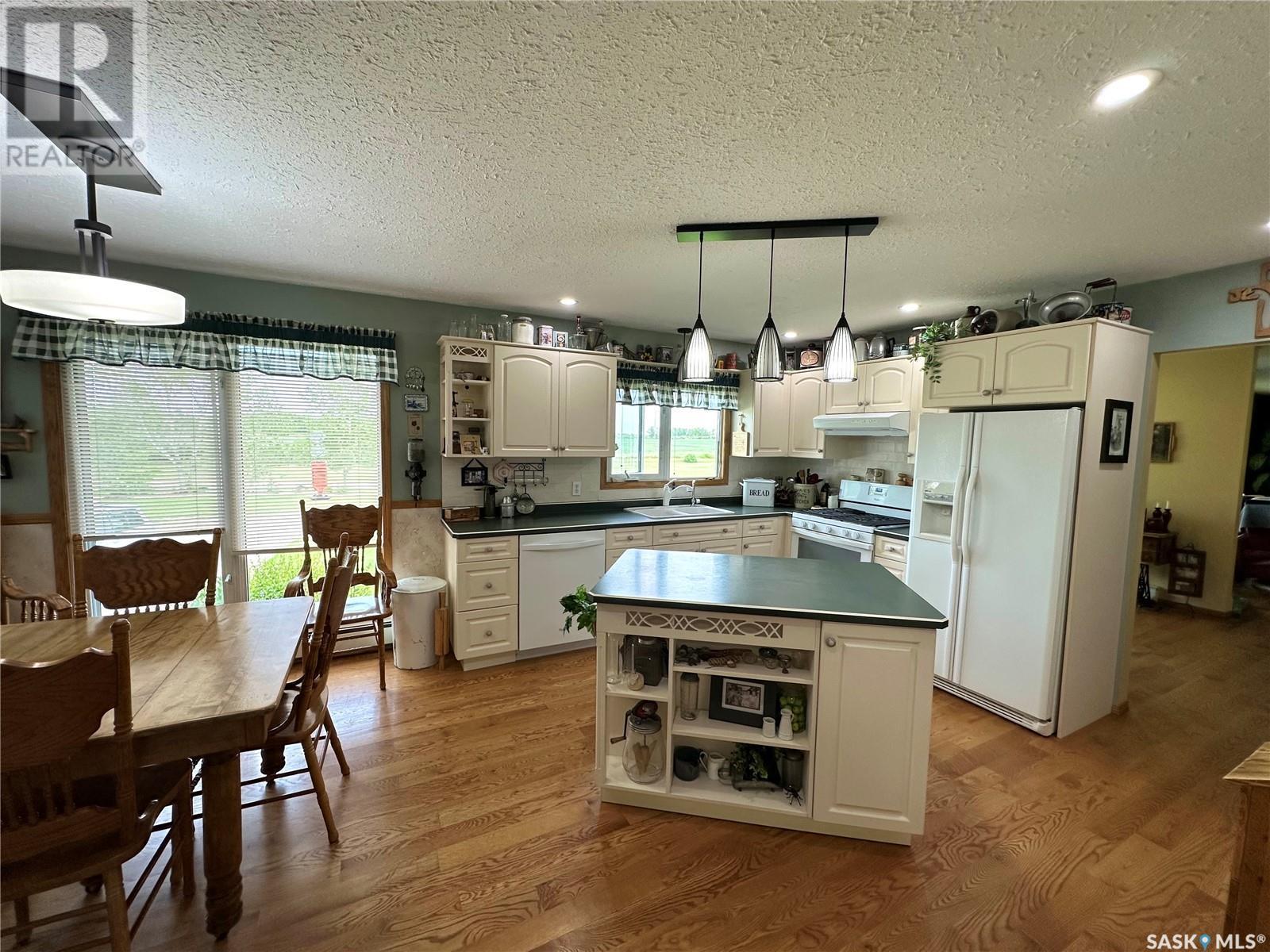 41.3 Acre Acreage Within Town Of Spiritwood Limits, Spiritwood, SK - Indoor