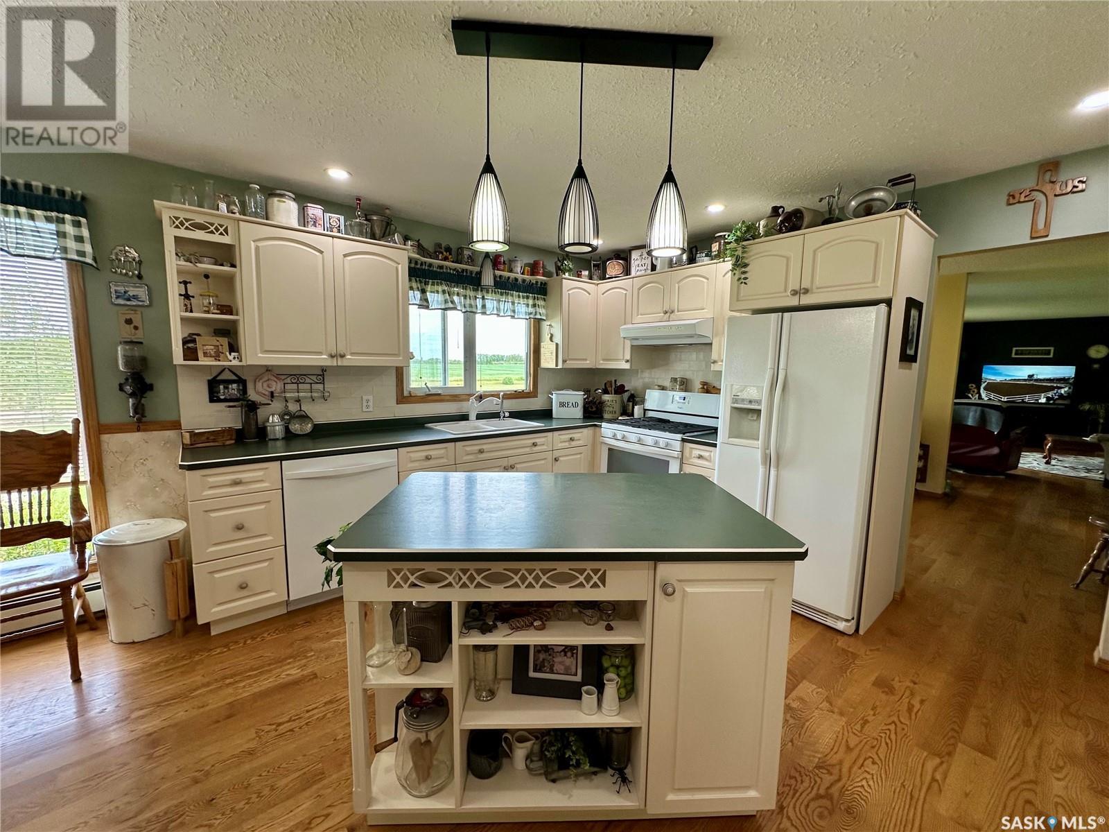 41.3 Acre Acreage Within Town Of Spiritwood Limits, Spiritwood, SK - Indoor Photo Showing Kitchen