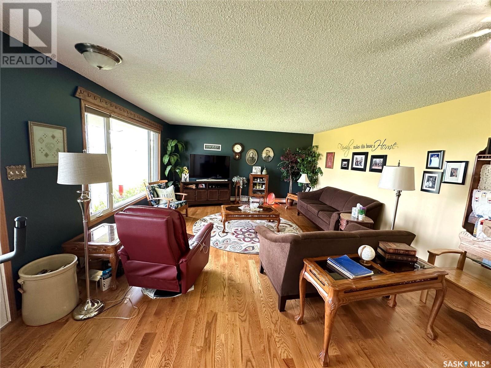 41.3 Acre Acreage Within Town Of Spiritwood Limits, Spiritwood, SK - Indoor Photo Showing Living Room