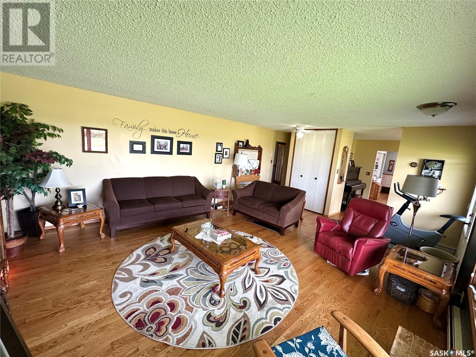 41.3 Acre Acreage Within Town Of Spiritwood Limits, Spiritwood, SK - Indoor Photo Showing Living Room