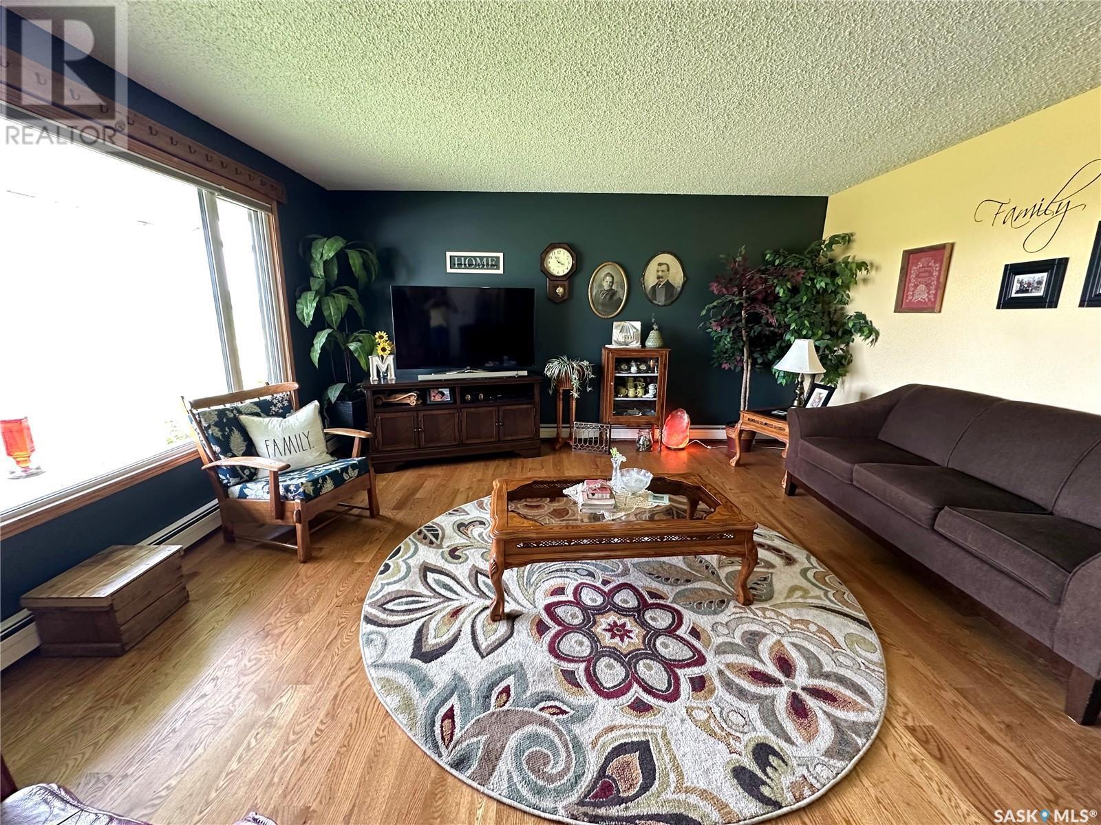 41.3 Acre Acreage Within Town Of Spiritwood Limits, Spiritwood, SK - Indoor Photo Showing Living Room