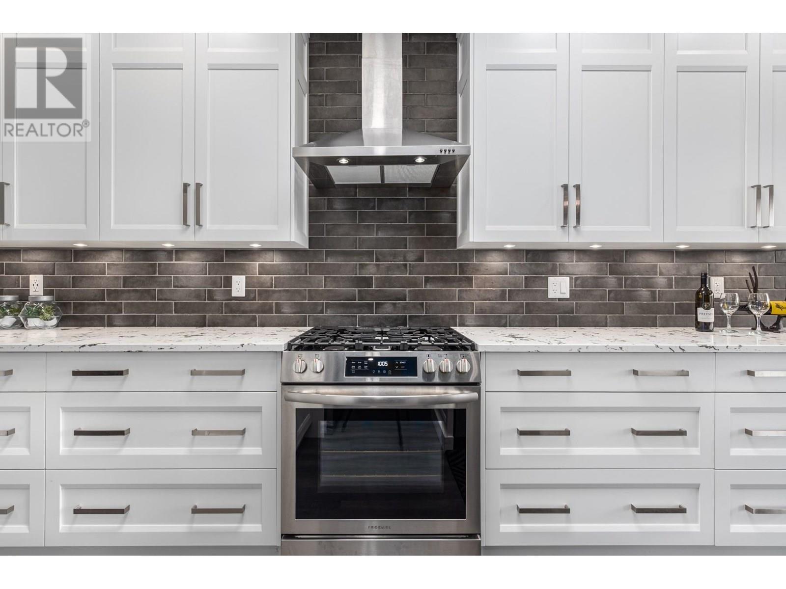 4038 Rio Vista Way, Kamloops, BC - Indoor Photo Showing Kitchen With Upgraded Kitchen