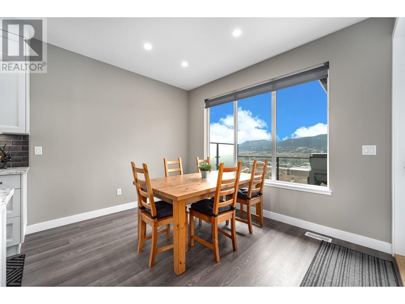4038 Rio Vista Way, Kamloops, BC - Indoor Photo Showing Dining Room