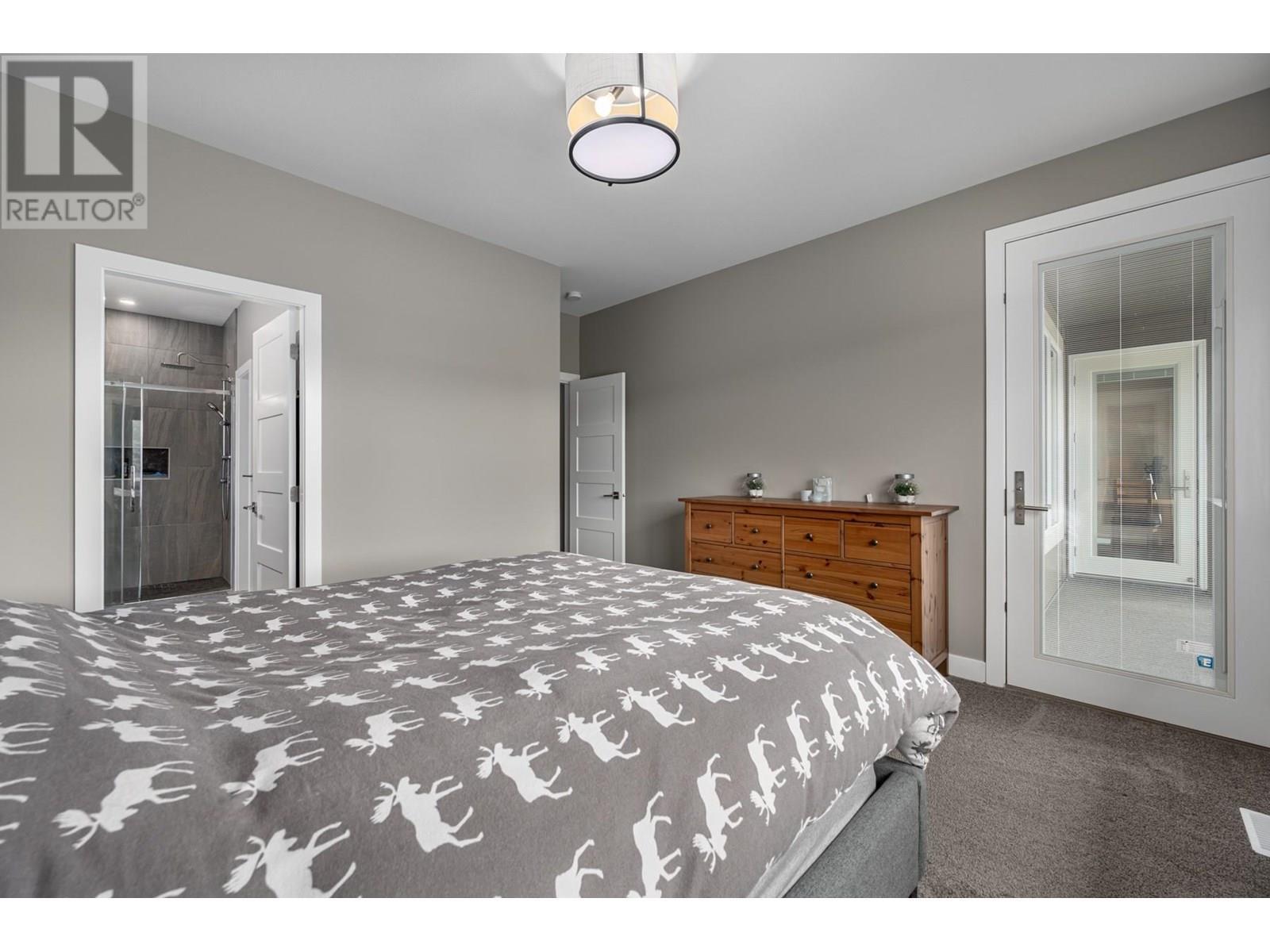 4038 Rio Vista Way, Kamloops, BC - Indoor Photo Showing Bedroom