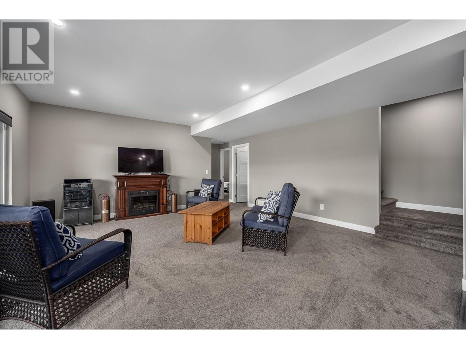 4038 Rio Vista Way, Kamloops, BC - Indoor With Fireplace