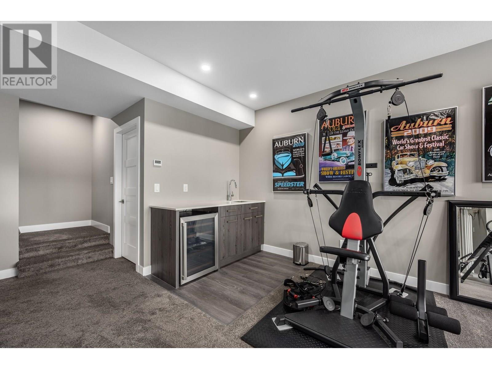 4038 Rio Vista Way, Kamloops, BC - Indoor Photo Showing Gym Room