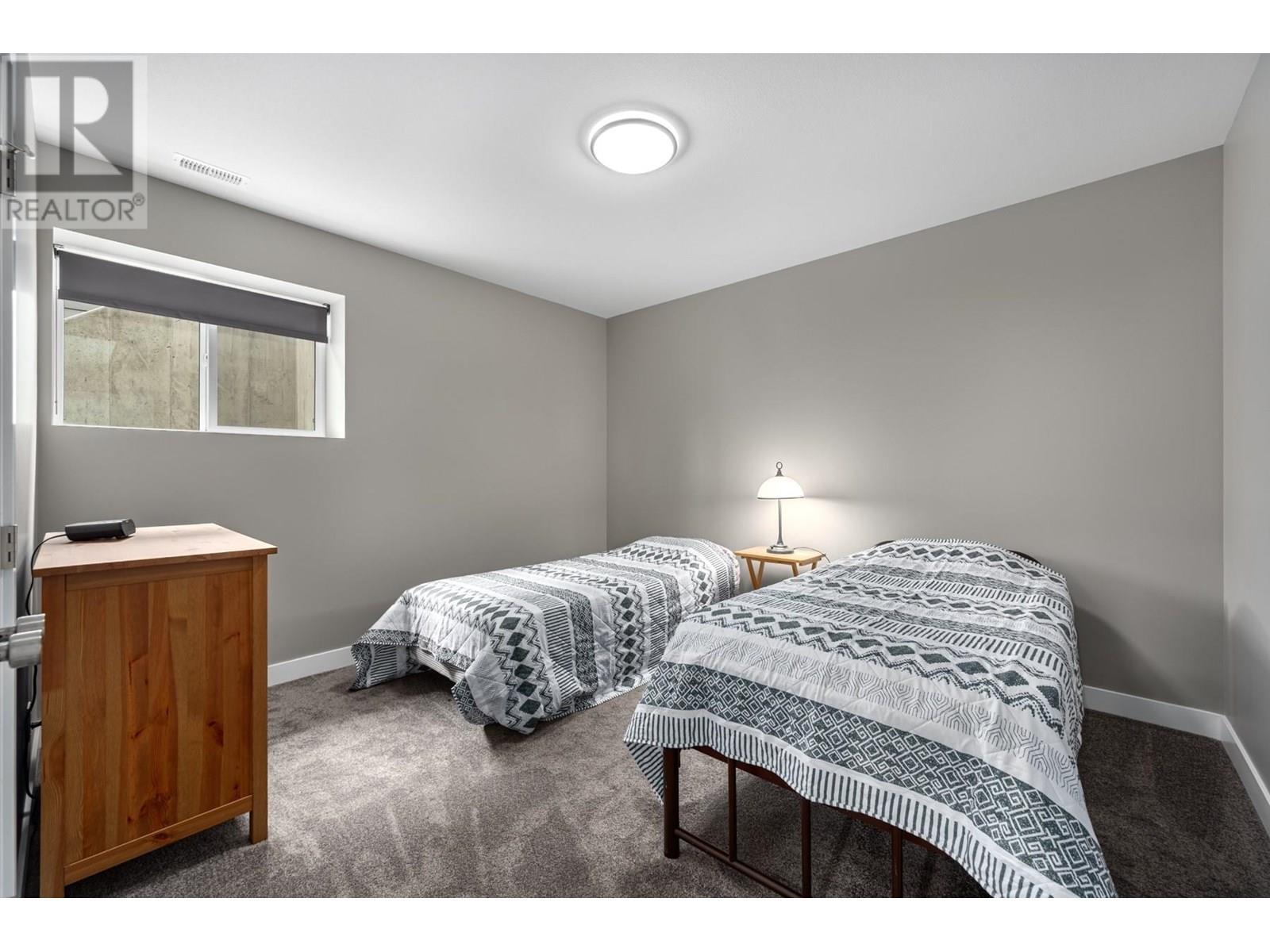 4038 Rio Vista Way, Kamloops, BC - Indoor Photo Showing Bedroom