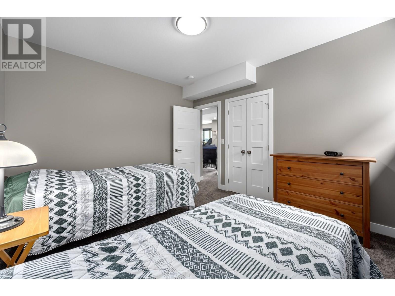 4038 Rio Vista Way, Kamloops, BC - Indoor Photo Showing Bedroom