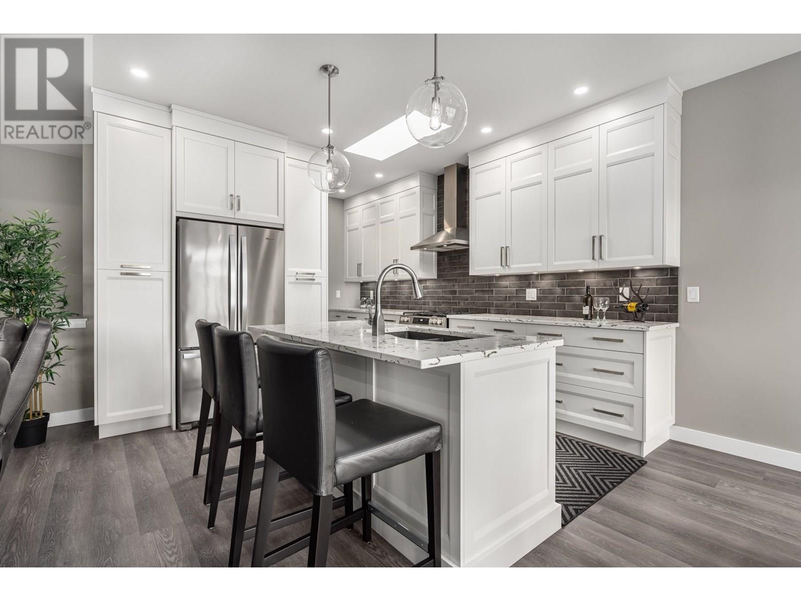 4038 Rio Vista Way, Kamloops, BC - Indoor Photo Showing Kitchen With Upgraded Kitchen