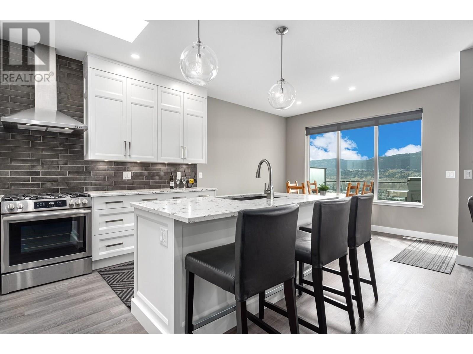 4038 Rio Vista Way, Kamloops, BC - Indoor Photo Showing Kitchen With Upgraded Kitchen