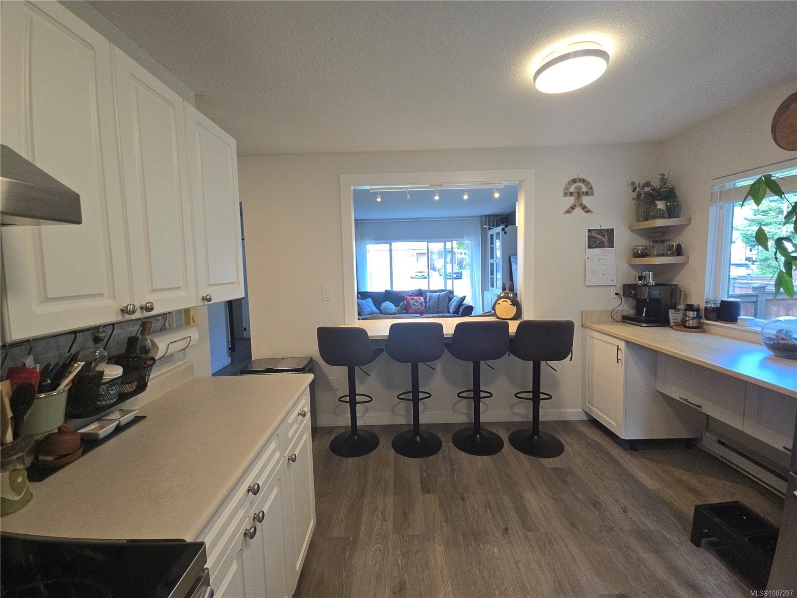 A-9477 Scott St, Port Hardy, BC - Indoor Photo Showing Kitchen