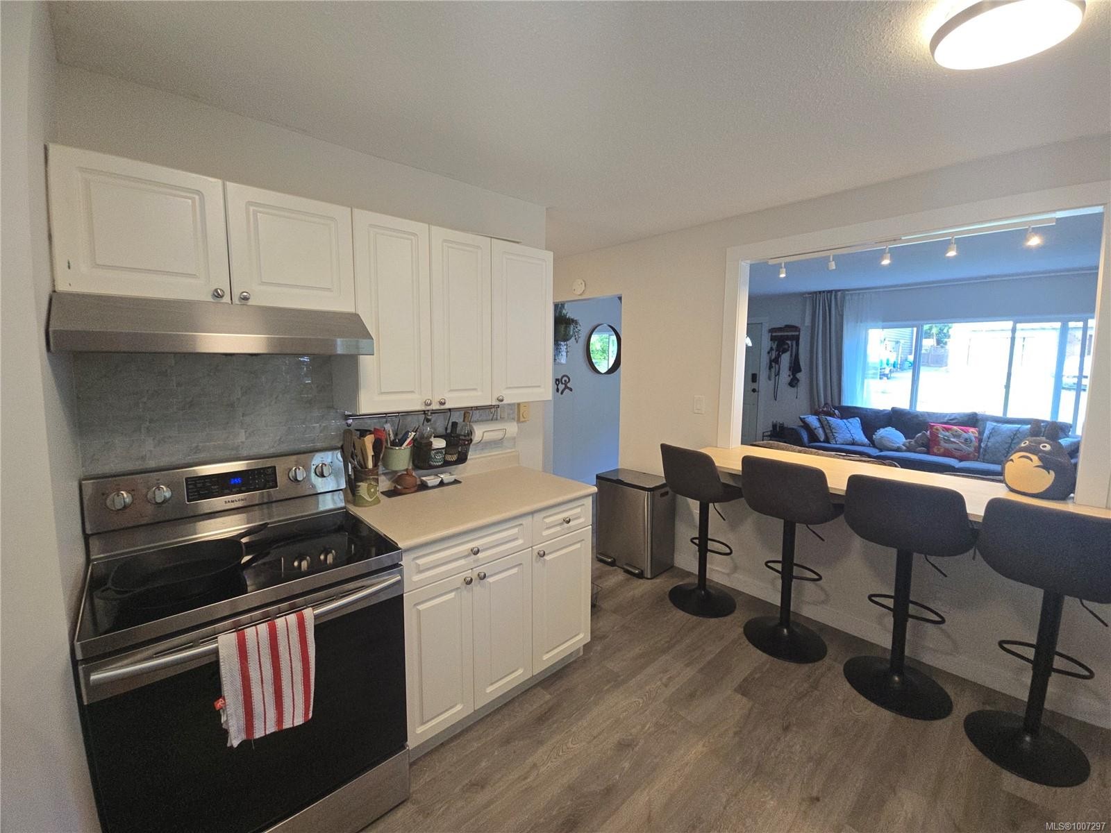 A-9477 Scott St, Port Hardy, BC - Indoor Photo Showing Kitchen