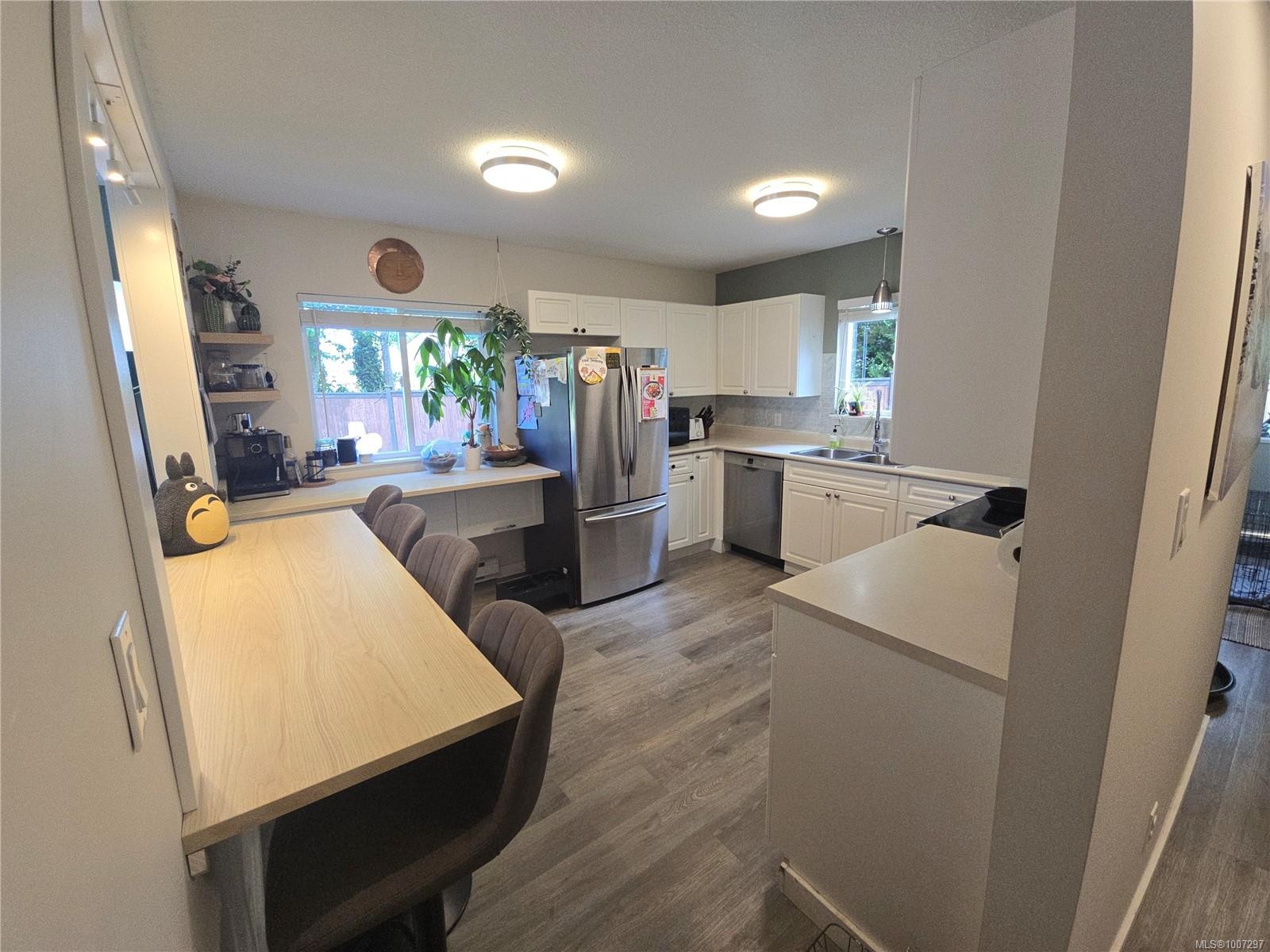 A-9477 Scott St, Port Hardy, BC - Indoor Photo Showing Kitchen With Double Sink