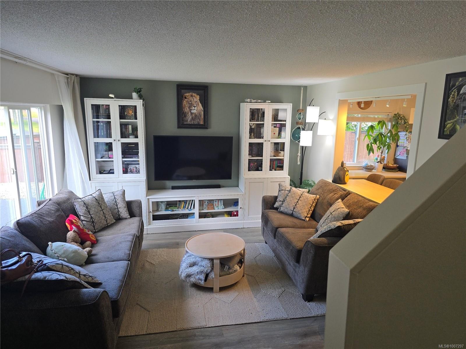 A-9477 Scott St, Port Hardy, BC - Indoor Photo Showing Living Room