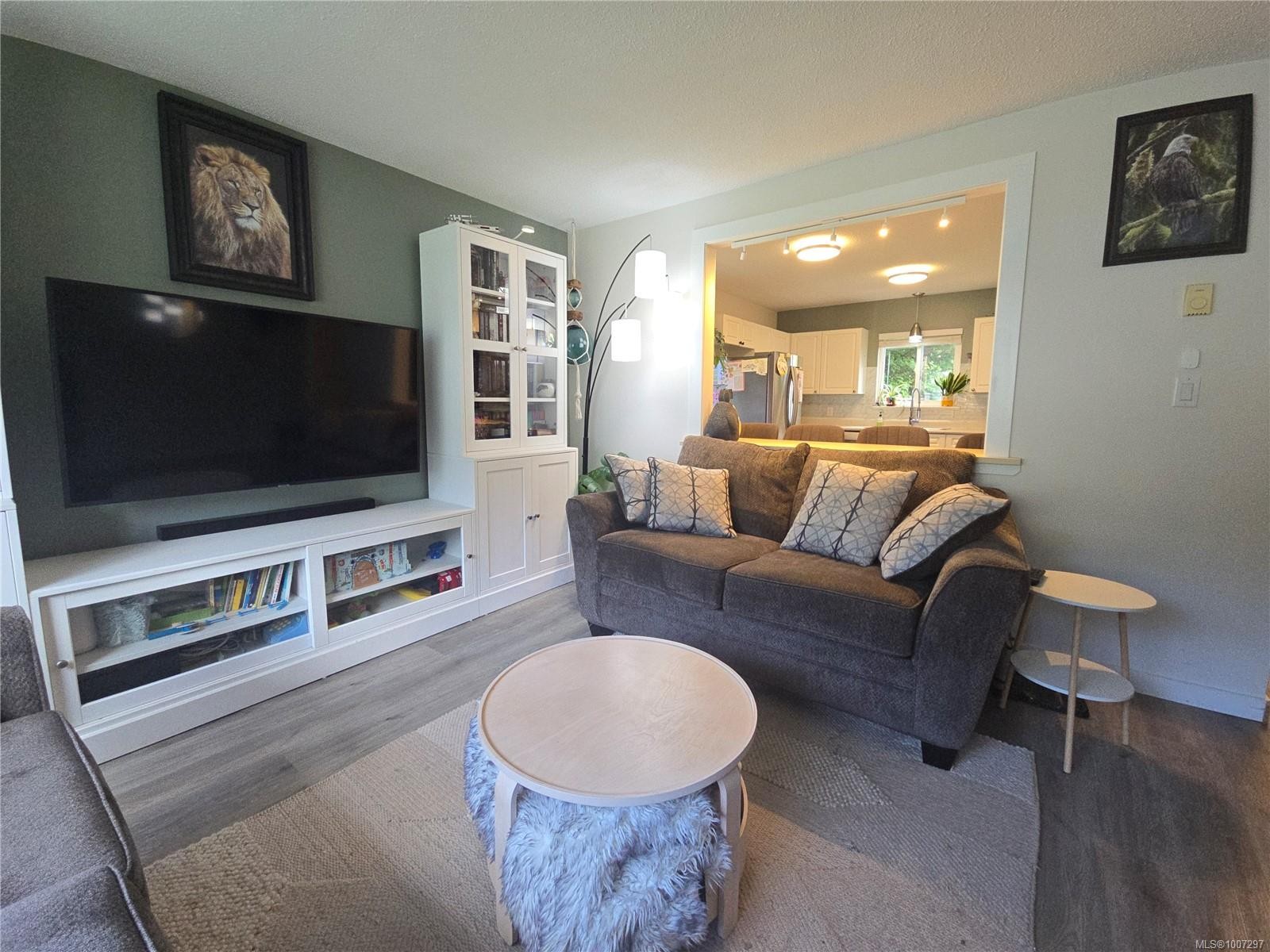 A-9477 Scott St, Port Hardy, BC - Indoor Photo Showing Living Room