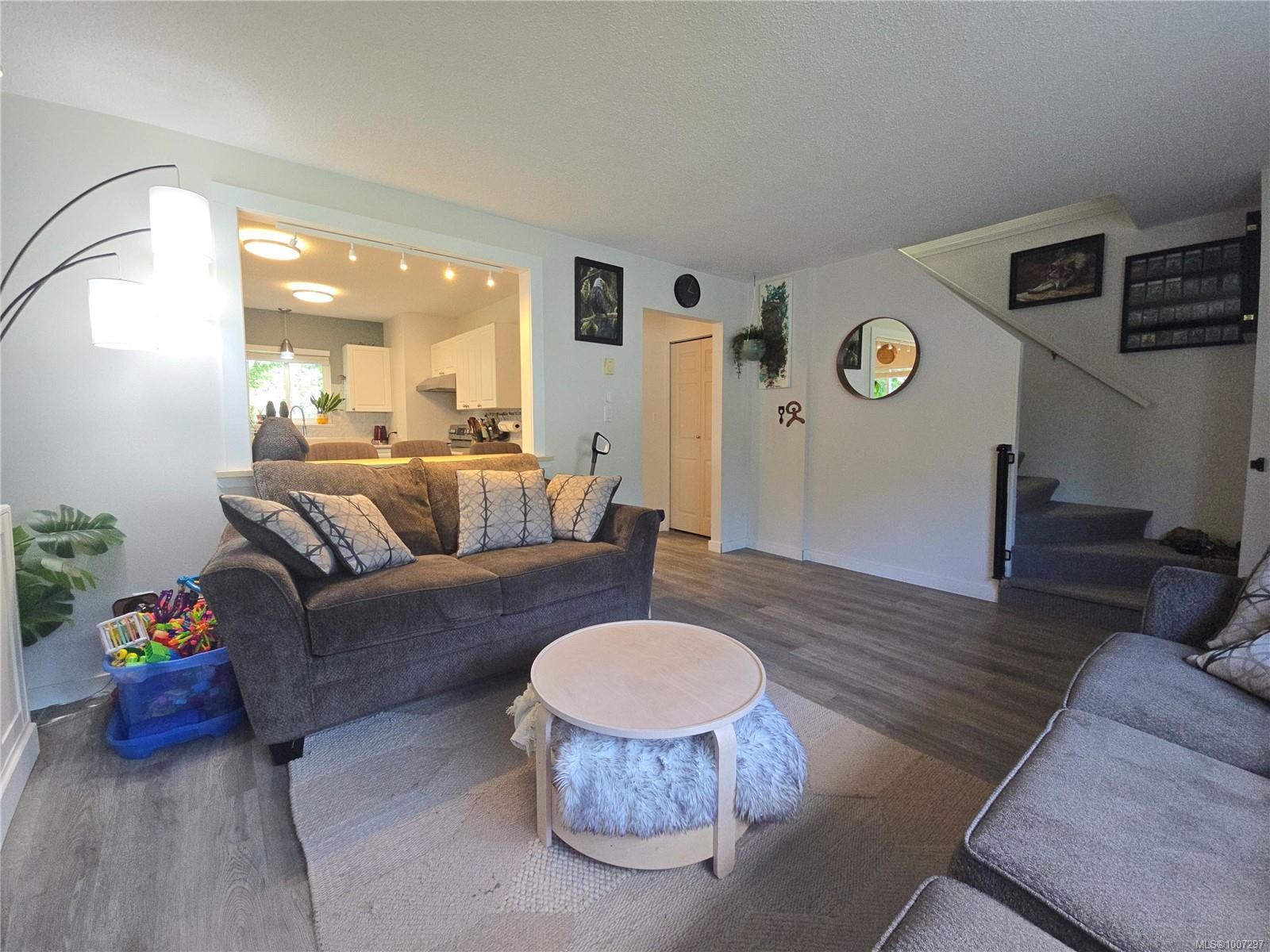 A-9477 Scott St, Port Hardy, BC - Indoor Photo Showing Living Room