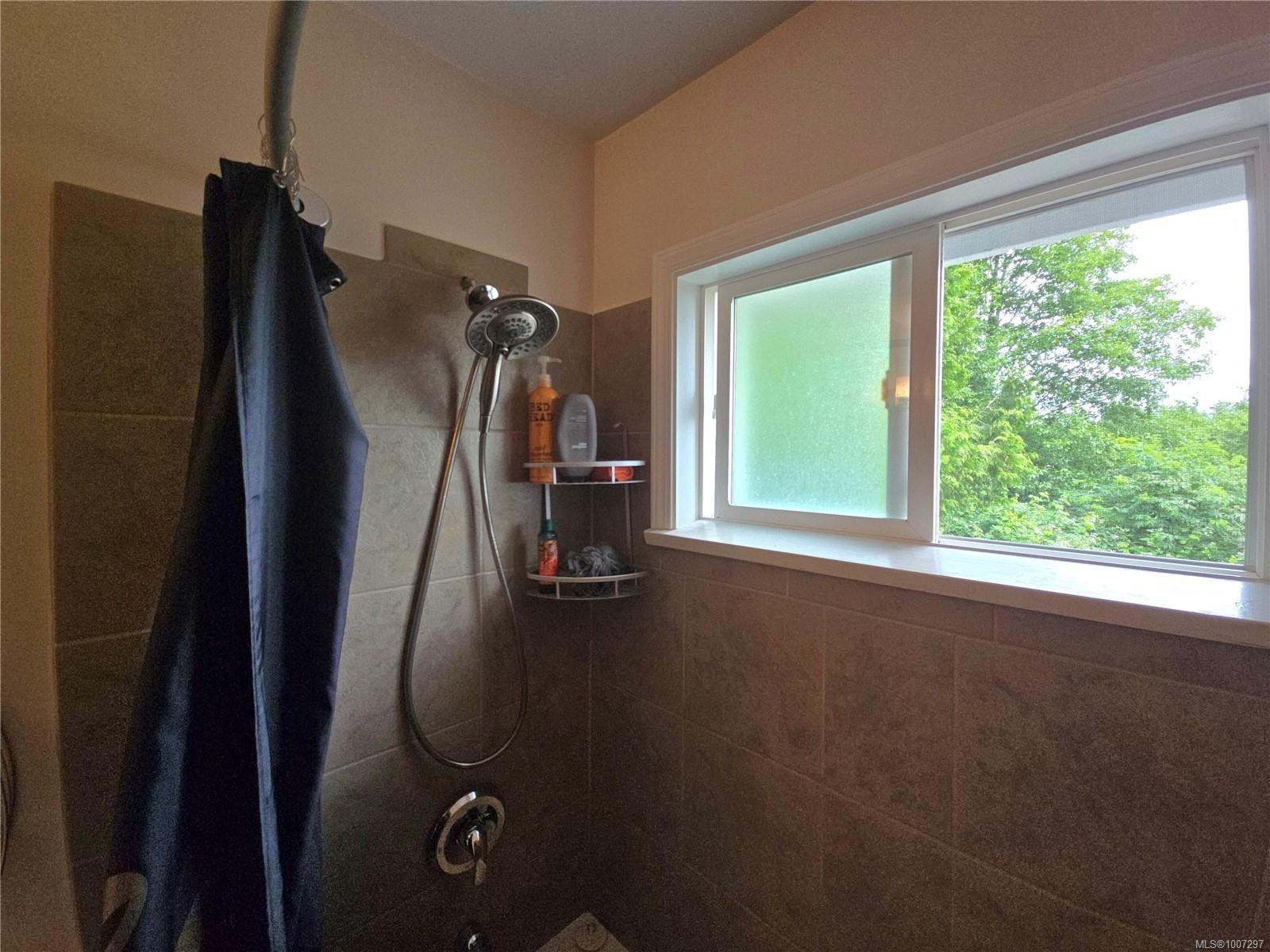 A-9477 Scott St, Port Hardy, BC - Indoor Photo Showing Bathroom