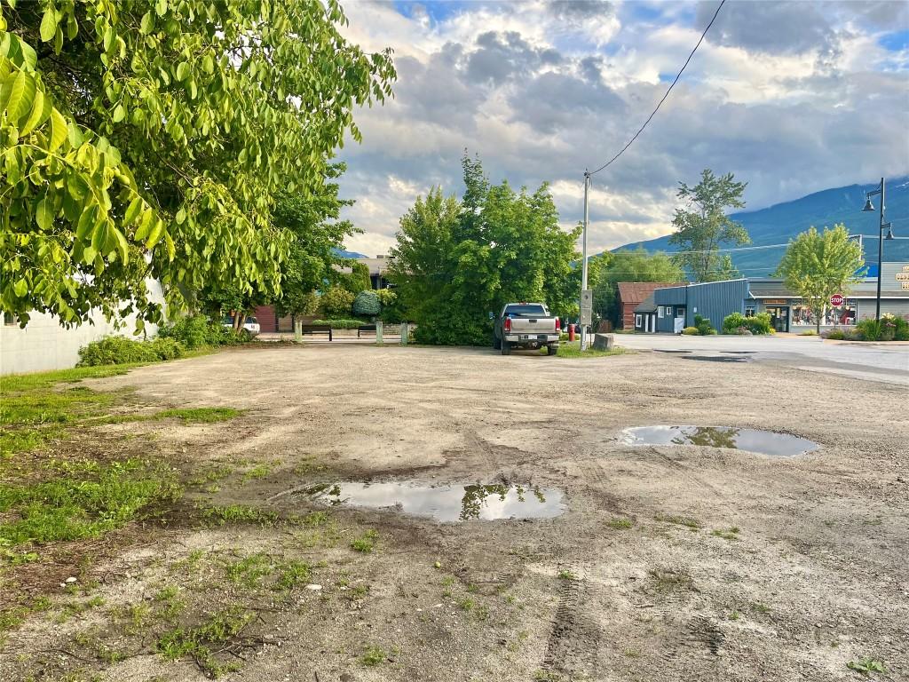 219 Broadway Street, Nakusp, BC