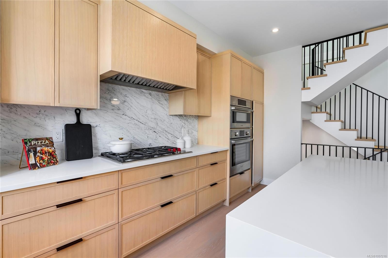 13-2590 Penrhyn St, Saanich, BC