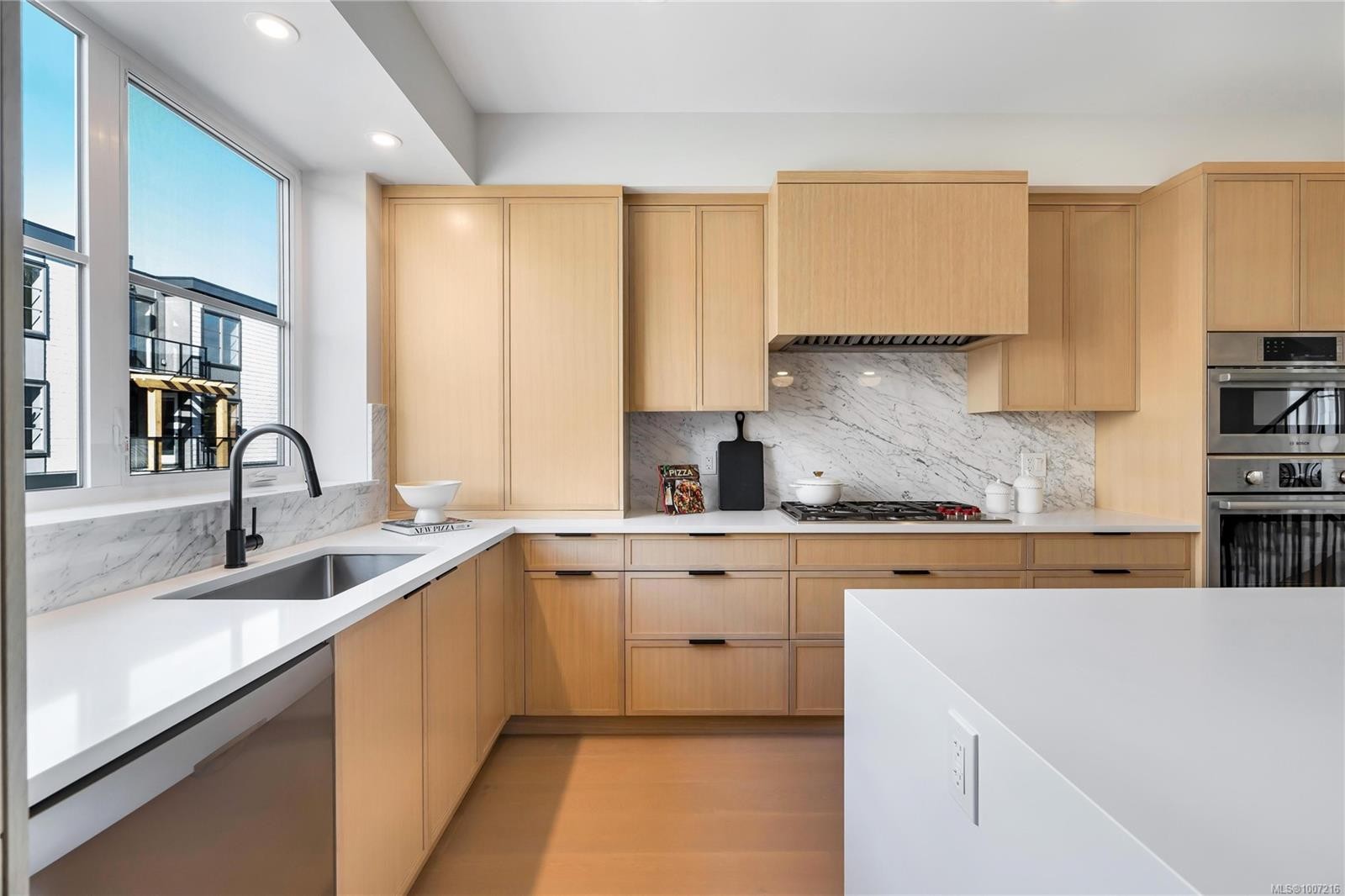 13-2590 Penrhyn St, Saanich, BC