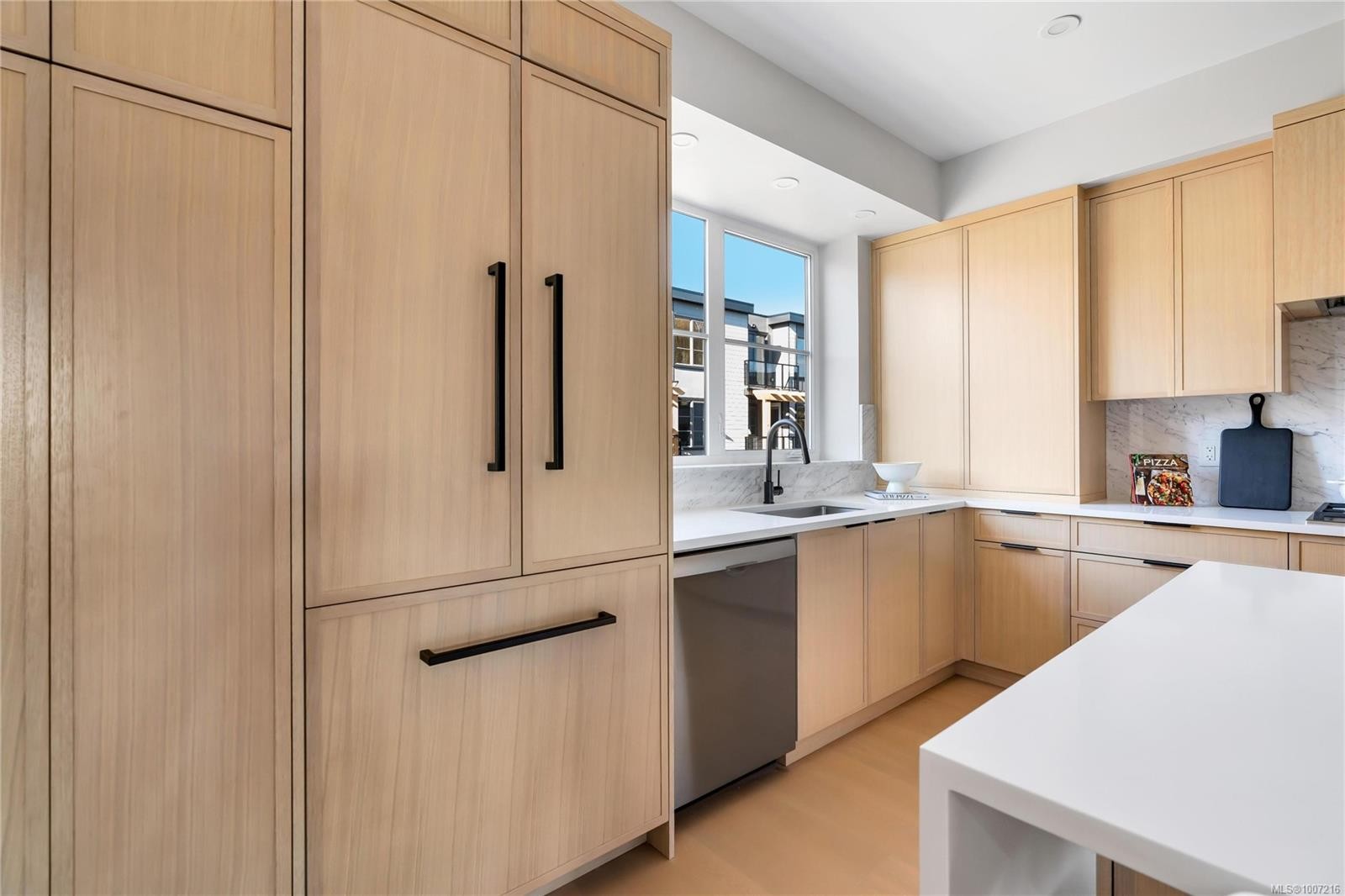 13-2590 Penrhyn St, Saanich, BC