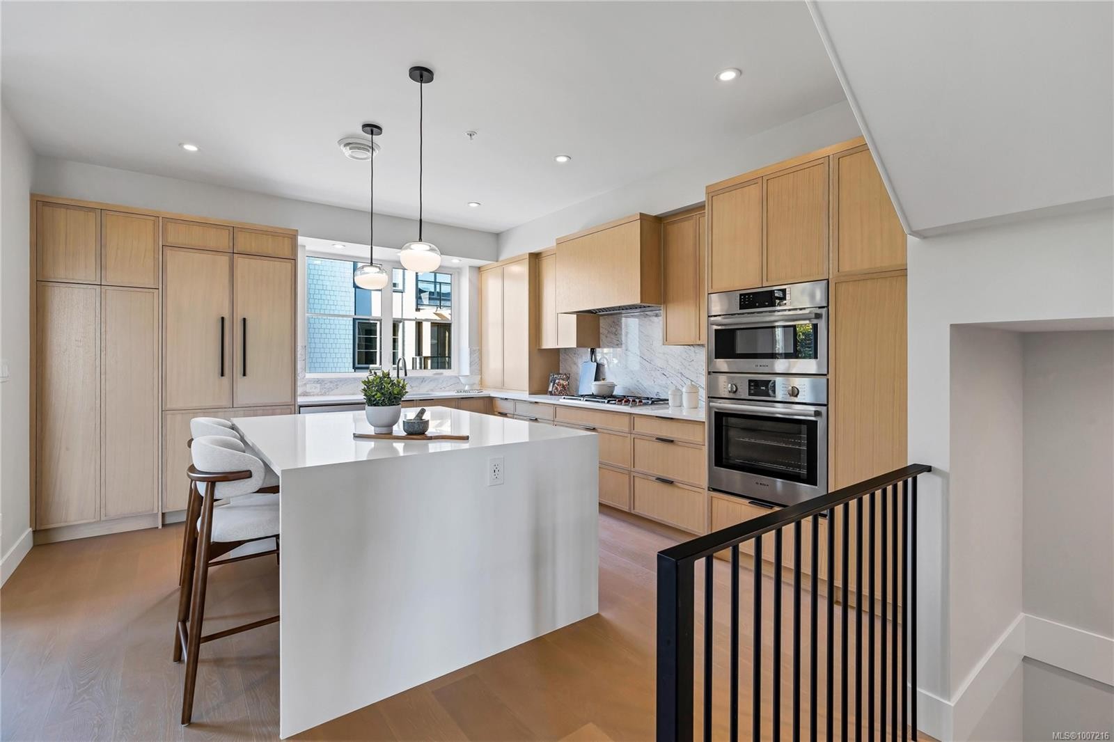 13-2590 Penrhyn St, Saanich, BC